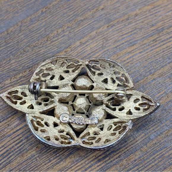 Vintage Sarah Coventry Victoria Brooch with opalescent stones Victorian revival - Picture 5 of 6